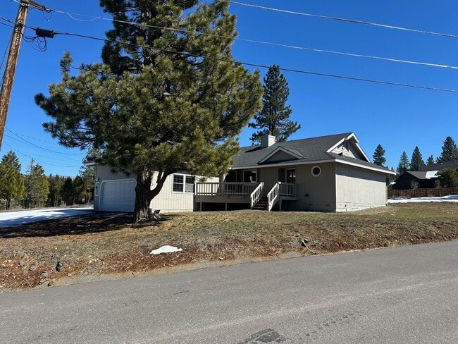 16137 Lance Dr in Truckee, CA - Building Photo - Building Photo