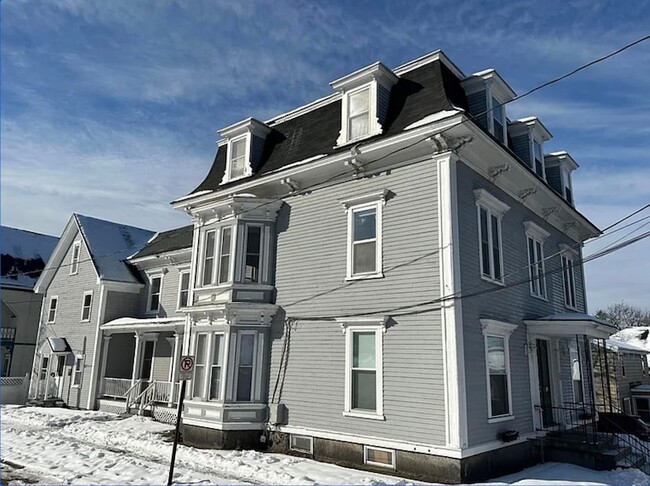 313 Bridge St, Unit 3 in Manchester, NH - Building Photo - Building Photo