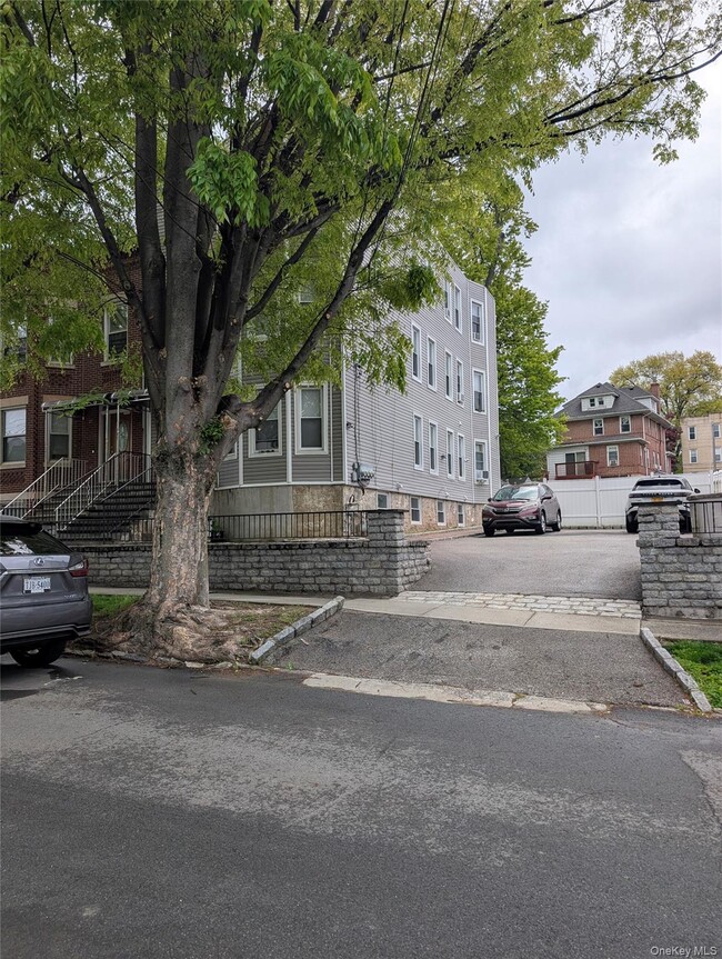 18 Sherman Ave in Yonkers, NY - Building Photo - Building Photo