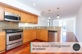 630 Thomas L Berkley Way in Oakland, CA - Building Photo - Building Photo