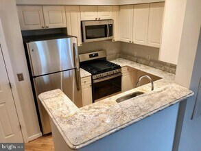 1625 International Dr in McLean, VA - Building Photo - Building Photo