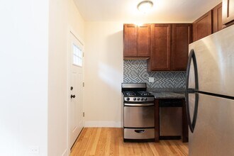 3732 N Pine Grove Ave, Unit J00W in Chicago, IL - Building Photo - Building Photo