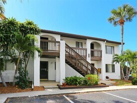 1634 Stickney Point Rd in Sarasota, FL - Building Photo