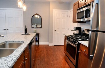 201 S Main St in Syracuse, NY - Foto de edificio - Building Photo