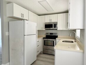 4371 NW 1st Terrace in Pompano Beach, FL - Building Photo - Building Photo