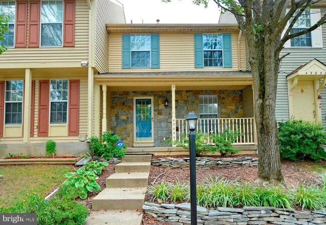 property at 43855 Chloe Terrace