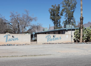 Twin Palms in Tucson, AZ - Foto de edificio - Building Photo