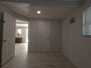 606 18th Ave N in Myrtle Beach, SC - Building Photo - Building Photo