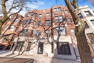 3727 N Pine Grove Ave in Chicago, IL - Building Photo