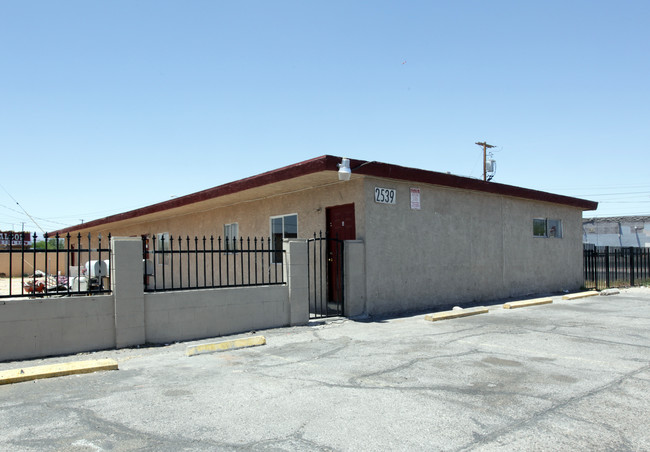 2533-2539 Bassler St in North Las Vegas, NV - Building Photo - Building Photo