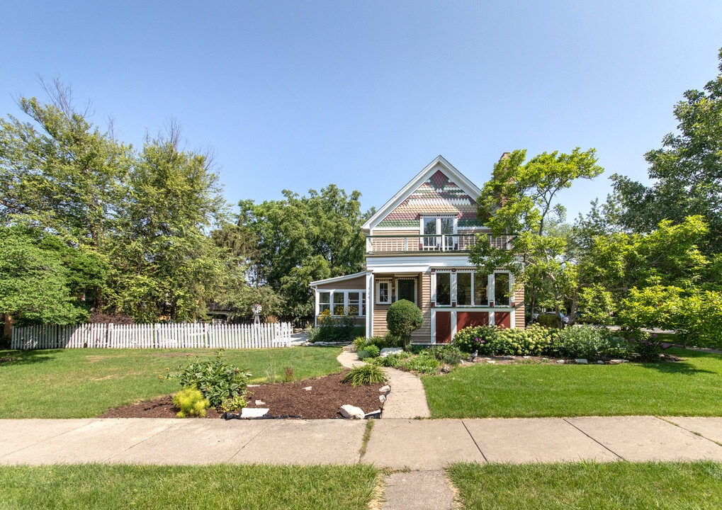 700 Hansen Pl in Park Ridge, IL - Building Photo