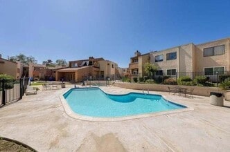 2920 Briarwood Rd in Bonita, CA - Foto de edificio - Building Photo