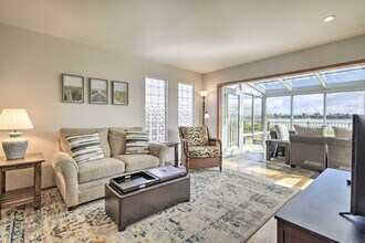 2606 Bayview Dr in Alameda, CA - Building Photo - Building Photo