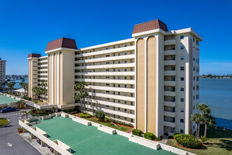 Lexington House at Sea Towers in St. Petersburg, FL - Foto de edificio - Building Photo