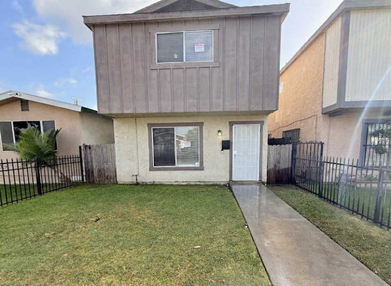 1075 E 71st St in Long Beach, CA - Building Photo
