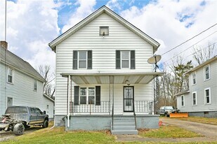 2785 Deforest Rd SE in Warren, OH - Building Photo