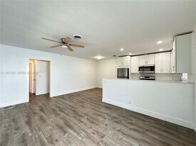 2436 Van Buren St in Hollywood, FL - Building Photo