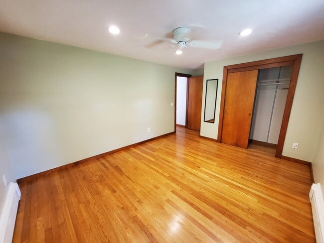 23 N Maple St in Hadley, MA - Building Photo - Building Photo