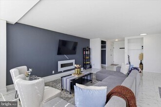 301 N Beauregard St in Alexandria, VA - Building Photo - Building Photo