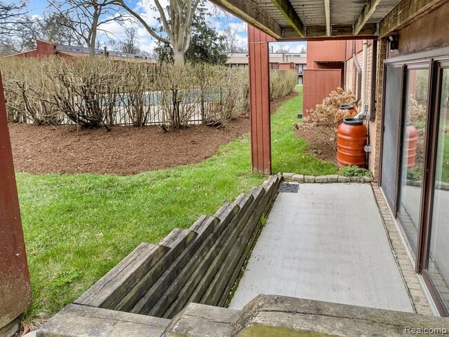 property at 2118 Pauline Blvd