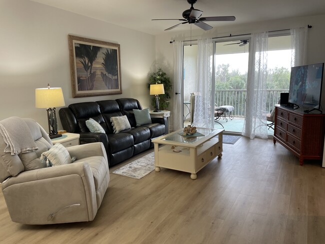 11021 Gulf Reflections Drive, Unit 306 in Ft. Myers, FL - Building Photo - Building Photo