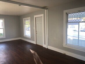 907 9th Ave NE in Minot, ND - Building Photo - Building Photo