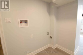 30 Richgrove Dr in Brampton, ON - Building Photo - Building Photo