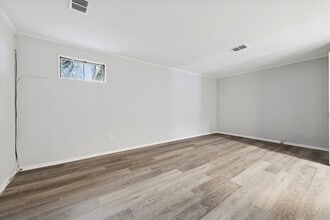 573 S Coventry Ln in West Chester, PA - Building Photo - Building Photo