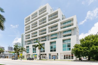 City 24 Condos in Miami, FL - Building Photo - Building Photo