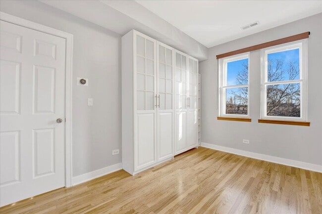 3918 N Kedvale Ave in Chicago, IL - Foto de edificio - Building Photo