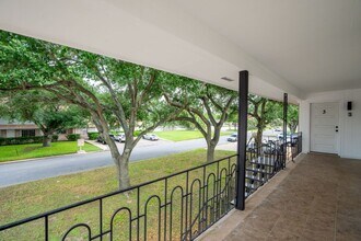 1107 Shasta Ave W in McAllen, TX - Foto de edificio - Building Photo