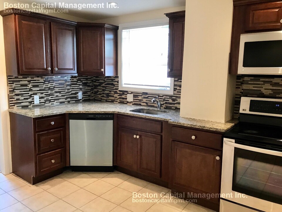 78 Malden St, Unit 2 in Everett, MA - Building Photo