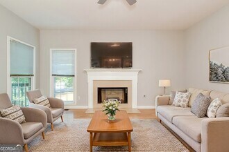 3418 Rose Arbor Ct in Atlanta, GA - Foto de edificio - Building Photo