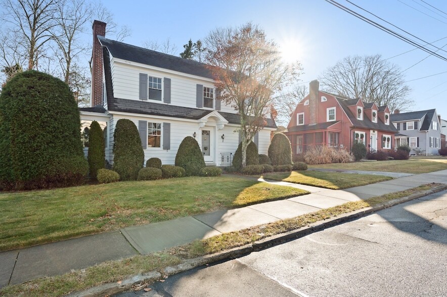 24 Westomere Terrace in New London, CT - Foto de edificio