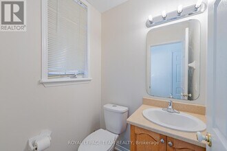 184 Deercroft Ave in Ottawa, ON - Building Photo - Building Photo