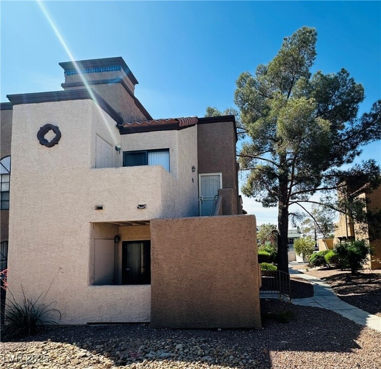 2977 Juniper Hills Blvd in Las Vegas, NV - Building Photo