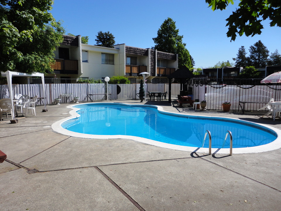 10101 E Main Ave, Unit Manor Vale Apt. # 36 in Spokane Valley, WA - Building Photo