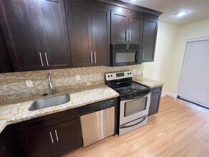 311 NW 103rd Terrace in Pembroke Pines, FL - Building Photo - Building Photo