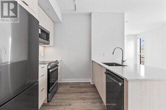 430-1430 Square One Dr in Mississauga, ON - Building Photo - Building Photo