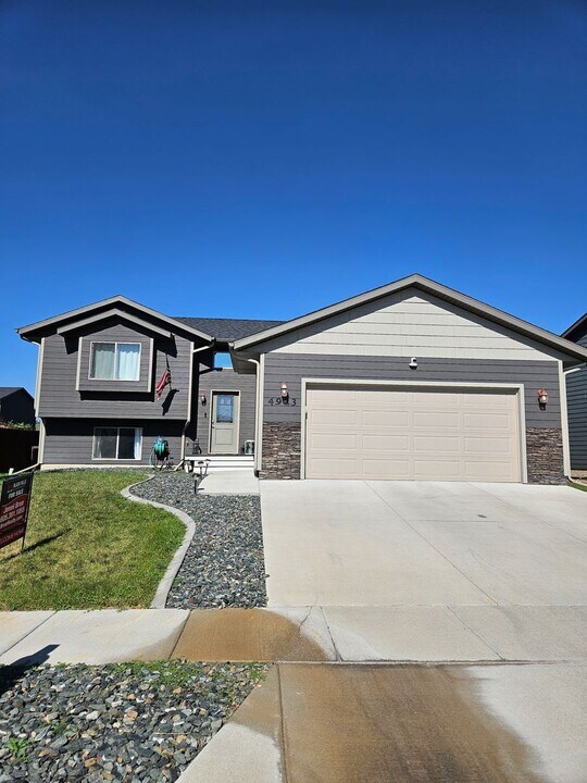 4923 Tupelo Dr in Rapid City, SD - Building Photo