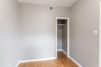 2132 W Iowa St, Unit 1 in Chicago, IL - Building Photo - Building Photo