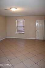 564 Mayapan Dr in San Elizario, TX - Foto de edificio - Building Photo