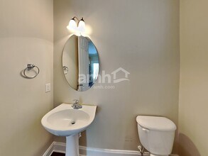 16527 Ambassador Park Dr in Huntersville, NC - Foto de edificio - Building Photo