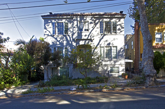 2413 Virginia St in Berkeley, CA - Foto de edificio - Building Photo