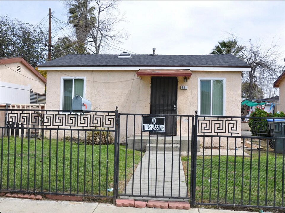 752 S White Ave in Pomona, CA - Building Photo