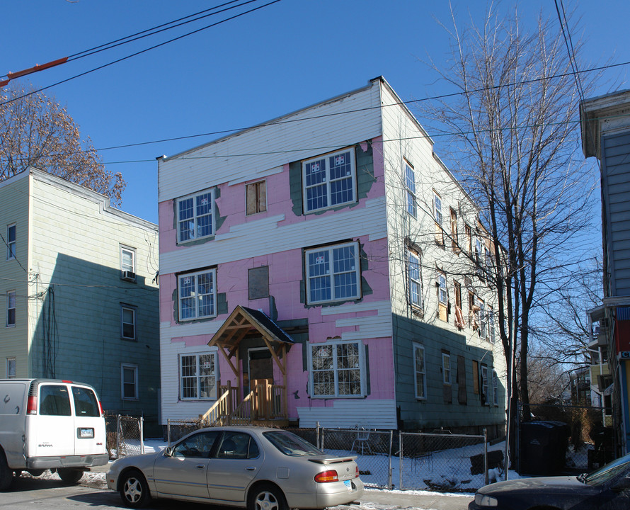 730 Pacific St in Stamford, CT - Building Photo