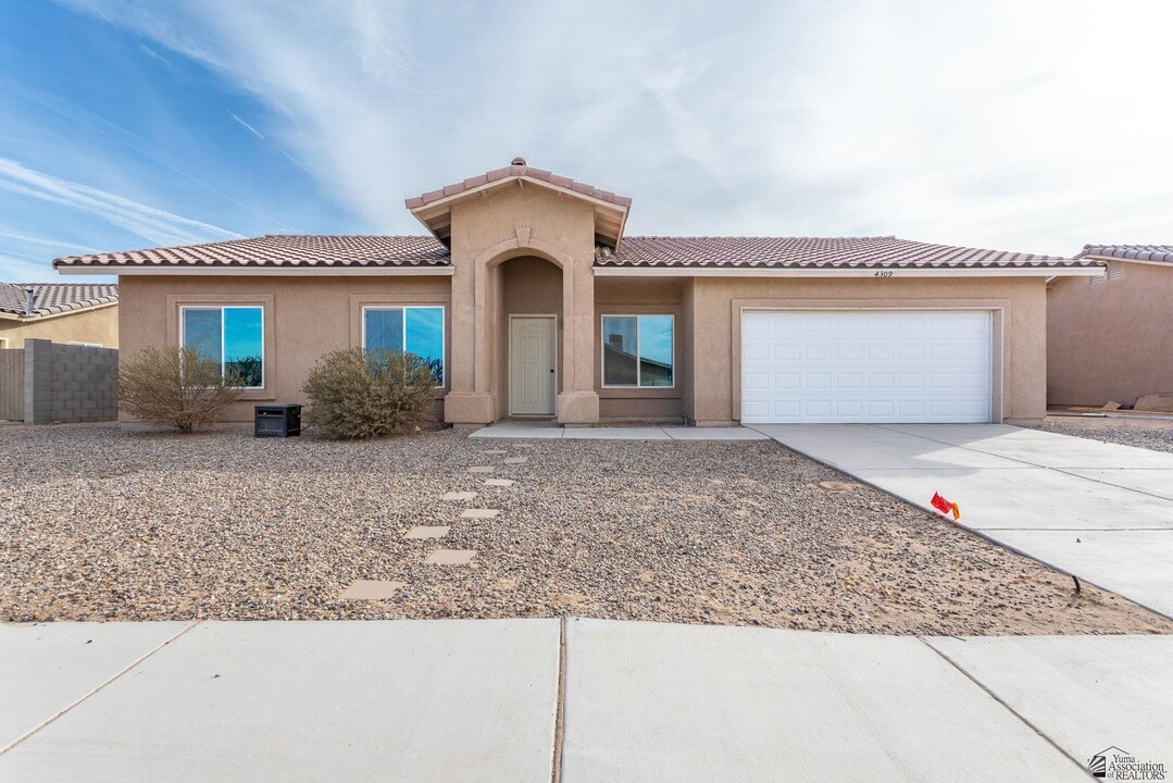 4309 S Ponderosa Trl in Yuma, AZ - Building Photo