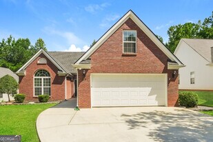 67 Kentucky Ave in Sharpsburg, GA - Building Photo