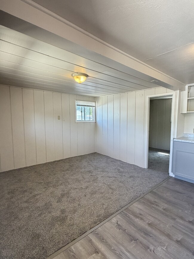 property at 2709 W Rose Hl St