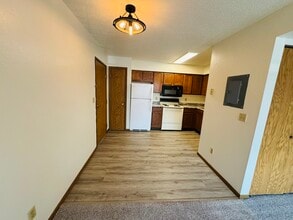 156 Westside Dr in Iowa City, IA - Building Photo - Building Photo